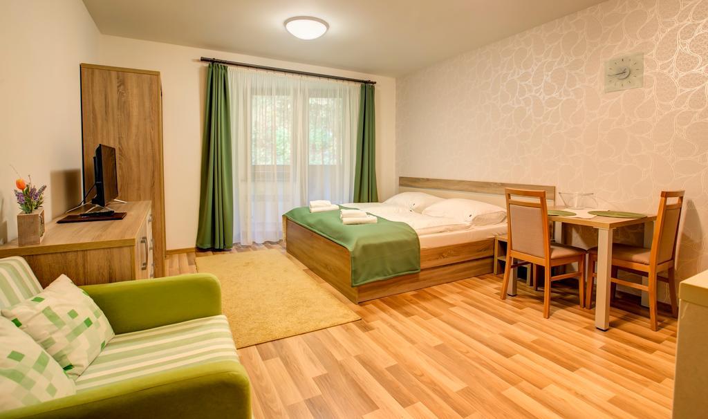 Apartmany Tri Studnicky เดมานอฟสกา โดลินา ภายนอก รูปภาพ